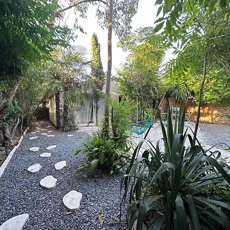 Villa Bali Getaway With Exotic Garden, Quiet & Relaxation Montmagny