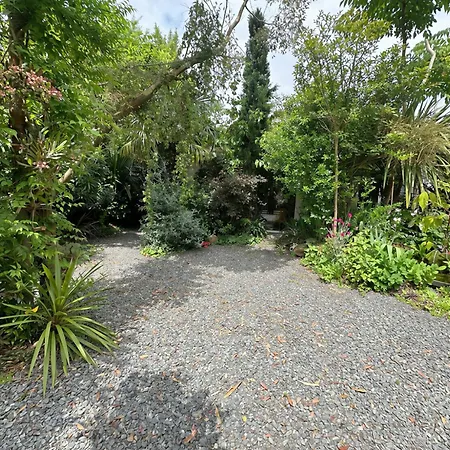 Villa Bali Getaway With Exotic Garden, Quiet & Relaxation Montmagny